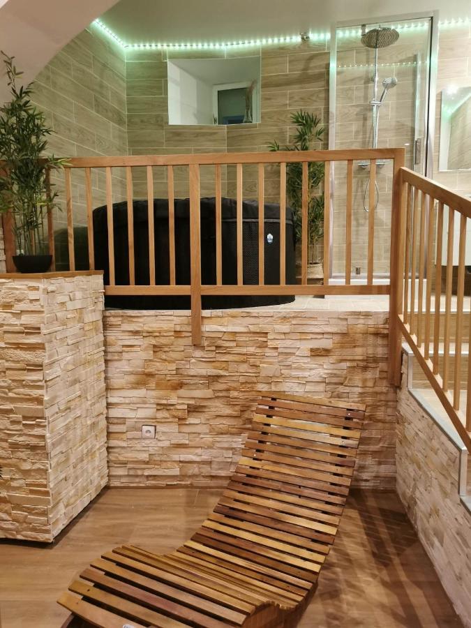 טרואה Le Spa De La Cathedrale - Jacuzzi - Sauna - Champagne - Netflix - Wifi מראה חיצוני תמונה