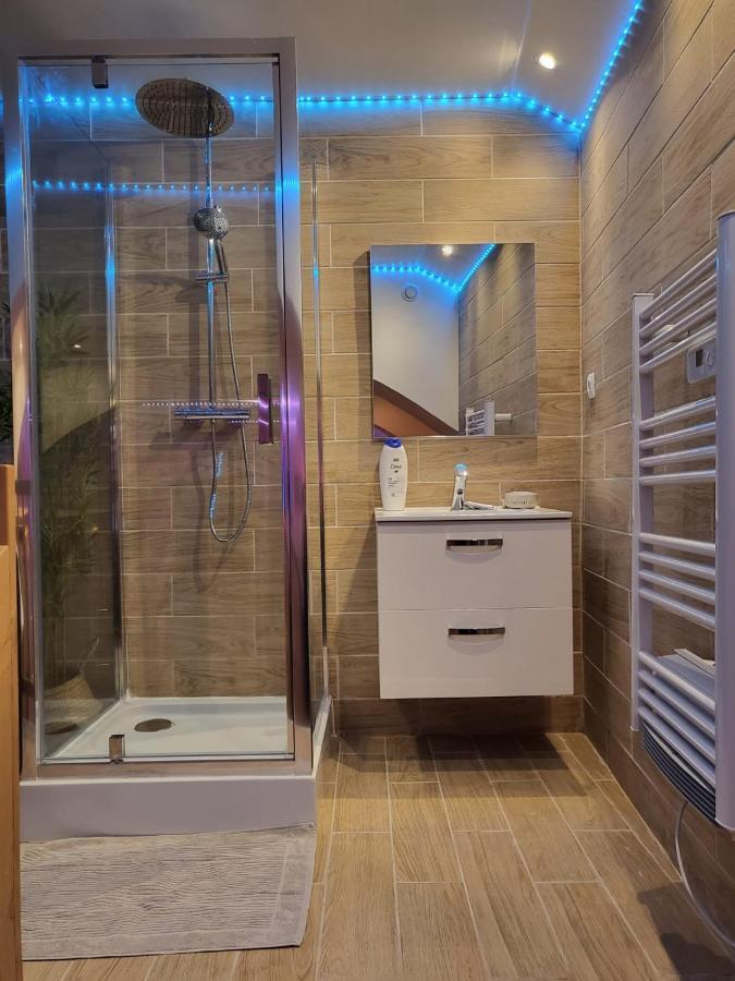 טרואה Le Spa De La Cathedrale - Jacuzzi - Sauna - Champagne - Netflix - Wifi מראה חיצוני תמונה