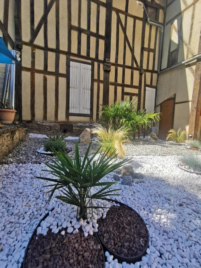 טרואה Le Spa De La Cathedrale - Jacuzzi - Sauna - Champagne - Netflix - Wifi מראה חיצוני תמונה