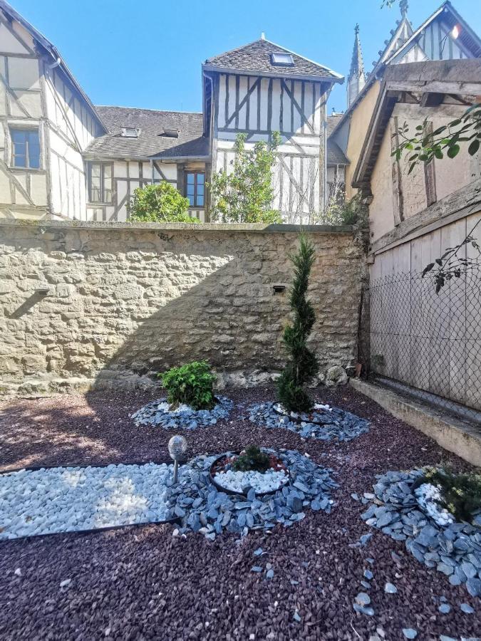 טרואה Le Spa De La Cathedrale - Jacuzzi - Sauna - Champagne - Netflix - Wifi מראה חיצוני תמונה