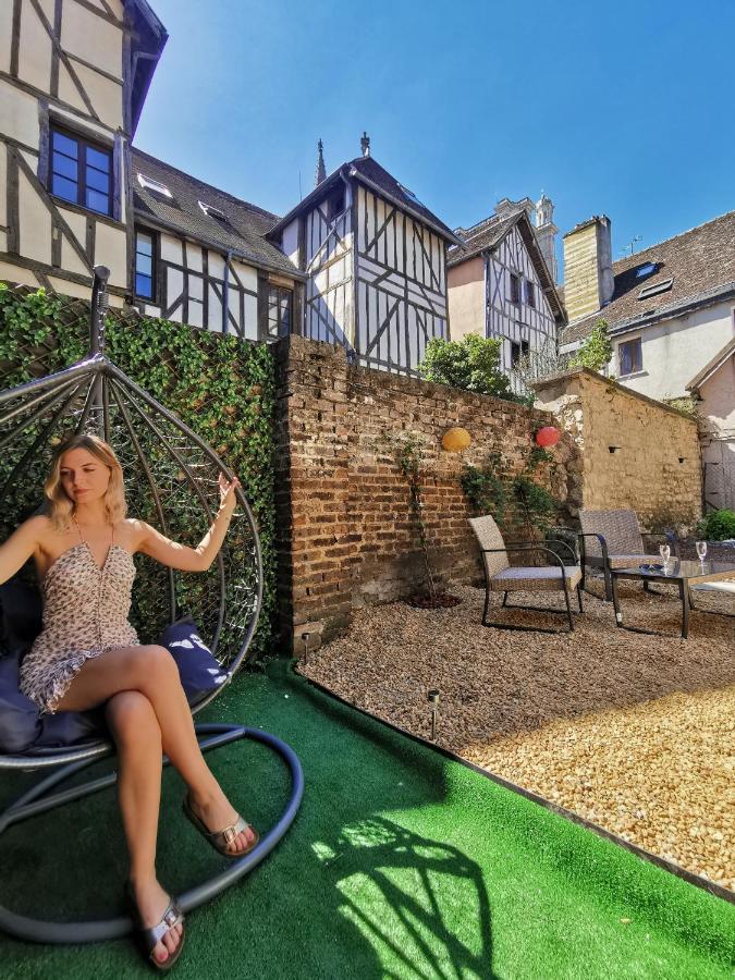 טרואה Le Spa De La Cathedrale - Jacuzzi - Sauna - Champagne - Netflix - Wifi מראה חיצוני תמונה