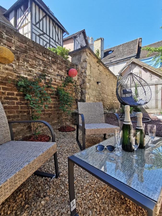 טרואה Le Spa De La Cathedrale - Jacuzzi - Sauna - Champagne - Netflix - Wifi מראה חיצוני תמונה
