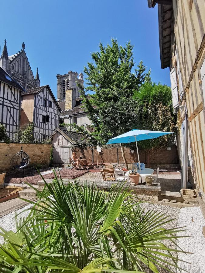 טרואה Le Spa De La Cathedrale - Jacuzzi - Sauna - Champagne - Netflix - Wifi מראה חיצוני תמונה
