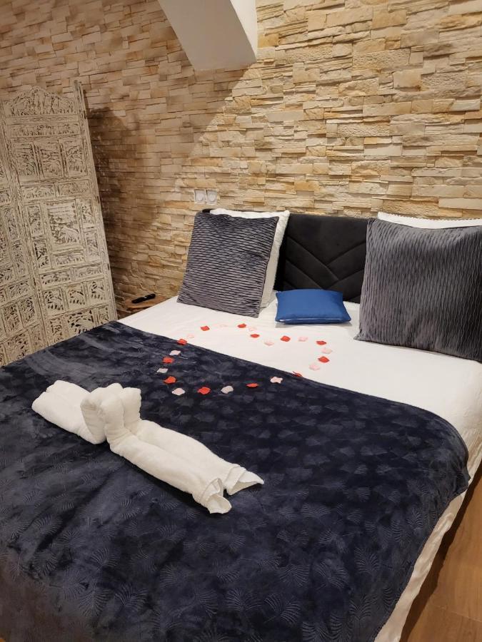 טרואה Le Spa De La Cathedrale - Jacuzzi - Sauna - Champagne - Netflix - Wifi מראה חיצוני תמונה