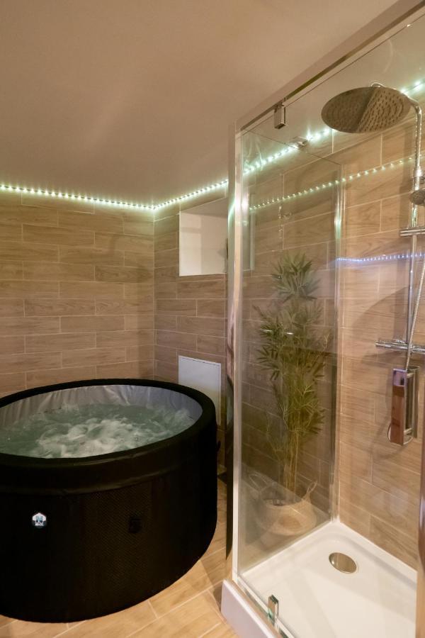 טרואה Le Spa De La Cathedrale - Jacuzzi - Sauna - Champagne - Netflix - Wifi מראה חיצוני תמונה