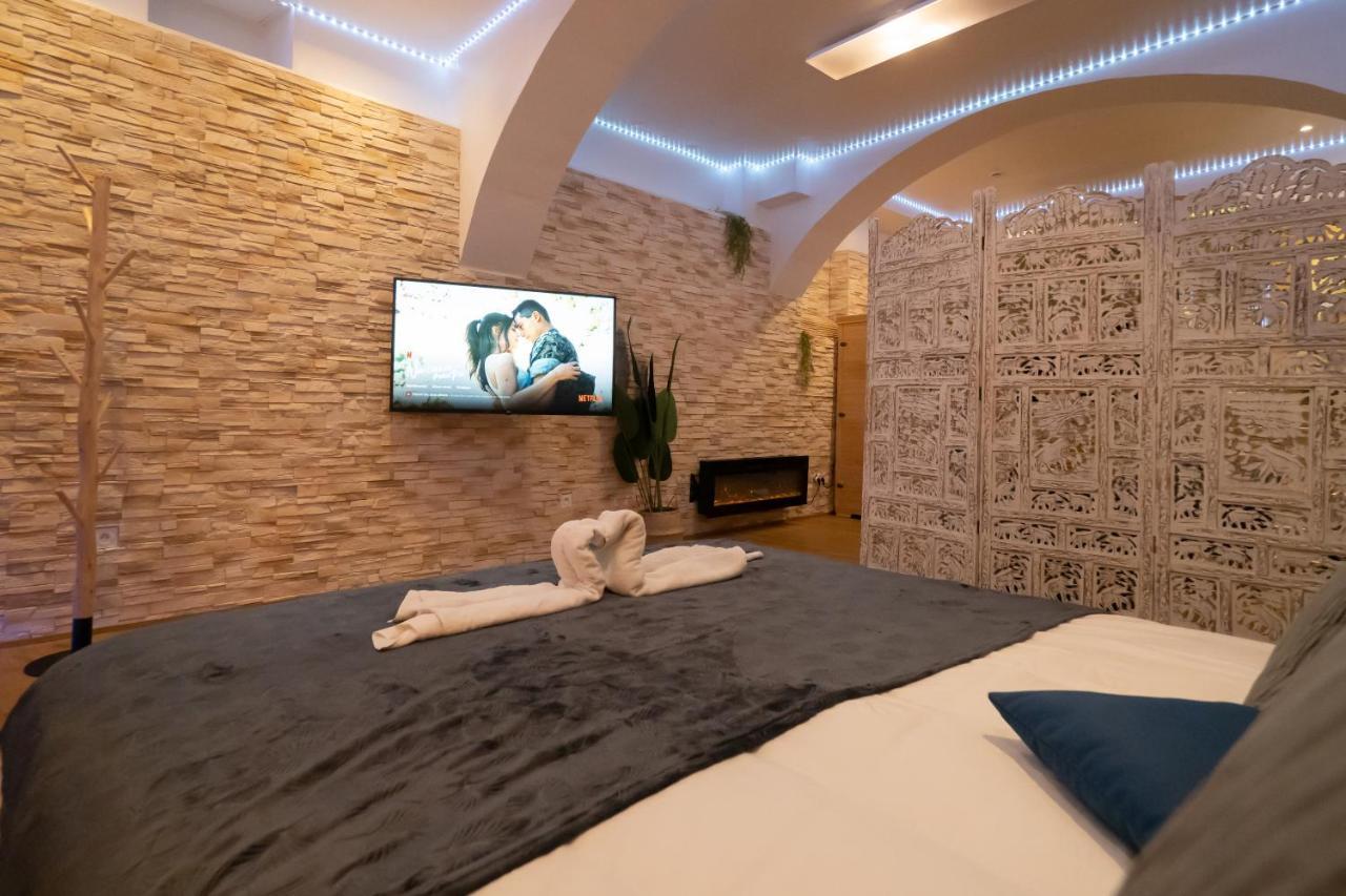 טרואה Le Spa De La Cathedrale - Jacuzzi - Sauna - Champagne - Netflix - Wifi מראה חיצוני תמונה