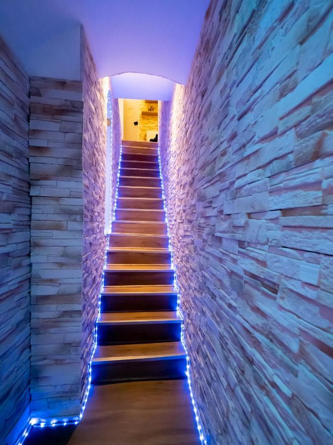 טרואה Le Spa De La Cathedrale - Jacuzzi - Sauna - Champagne - Netflix - Wifi מראה חיצוני תמונה