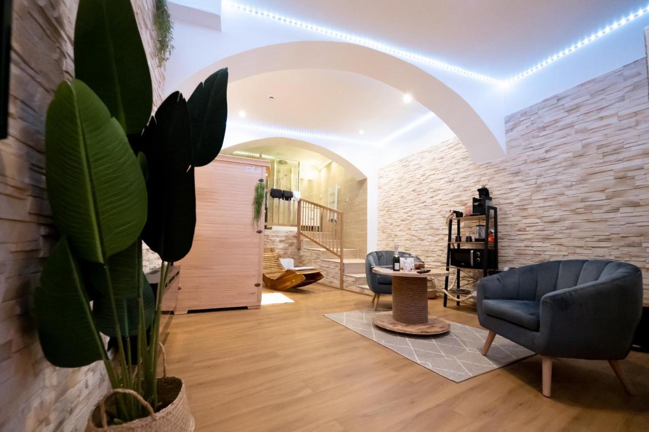 טרואה Le Spa De La Cathedrale - Jacuzzi - Sauna - Champagne - Netflix - Wifi מראה חיצוני תמונה