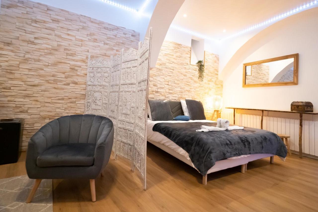 טרואה Le Spa De La Cathedrale - Jacuzzi - Sauna - Champagne - Netflix - Wifi מראה חיצוני תמונה